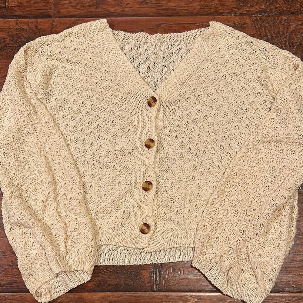 BRAND NEW Cream Cropped Cardigan with Textured Knit and V-Neck